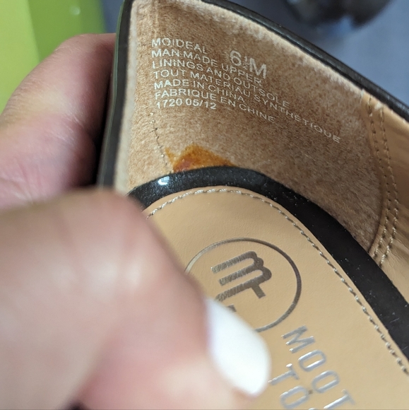 🎉3/$25🎉 Moideal Faux Patent Leather Pumps - Picture 6 of 9